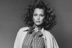 2026 vs 1974: la supermodelo Lauren Hutton siempre ha podido lucir un traje poderoso