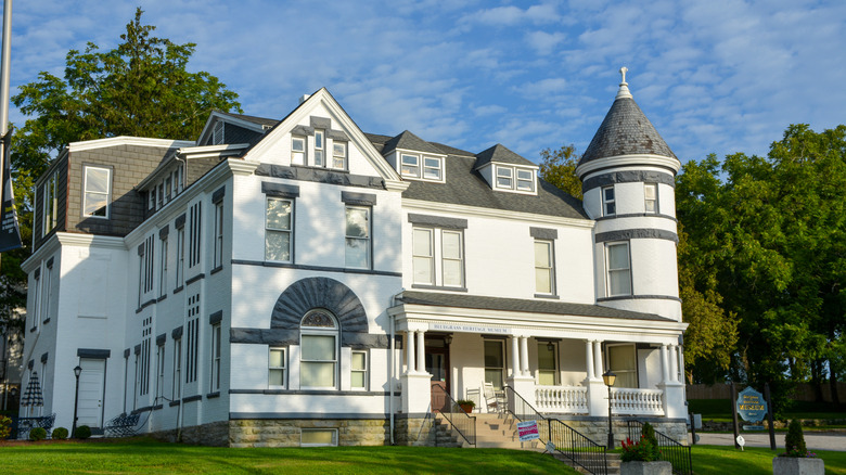 El exterior del Museo del Patrimonio Bluegrass