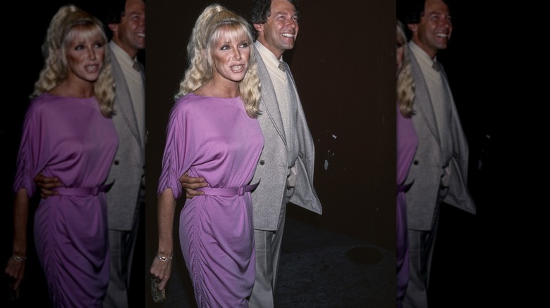 Suzanne Somers y Alan Hamel durante la fiesta del quinto aniversario de la revista People en Los Ángeles en marzo de 1979.