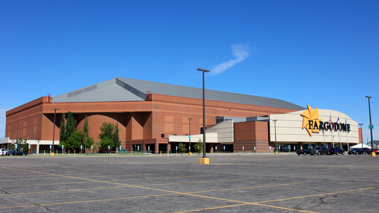 El exterior del Fardgodome