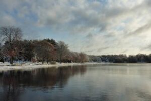 Olvídese de Boston y retírese a esta encantadora ciudad de la costa este llena de diversión en el lago, pintorescos parques naturales y deliciosas comidas.