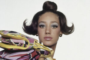 ¿Recuerdas a la supermodelo de los 70 Marisa Berenson? Ella sigue siendo un golpe de gracia total