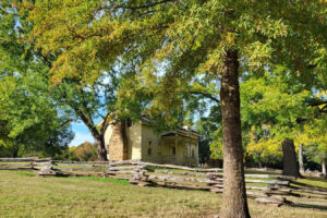 La ciudad histórica de Arkansas es una encantadora excursión de un día con tiendas de antigüedades, un pintoresco sendero natural y el encanto de un pueblo pequeño
