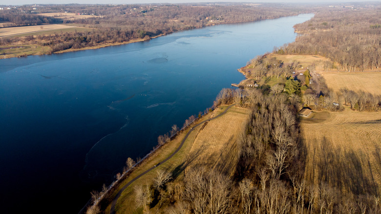 Una vista aérea del lago Galen en Peace Valley Park en Pensilvania