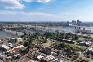 A las afueras de Louisville se encuentra la encantadora ciudad de Indiana con un centro histórico, vistas al río y arte local.