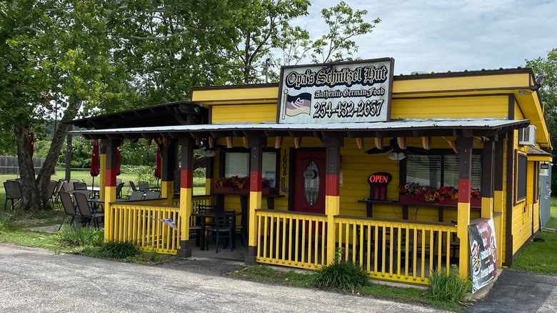 Exterior de Schnitzel Hut de Opa en Harker Heights, Texas