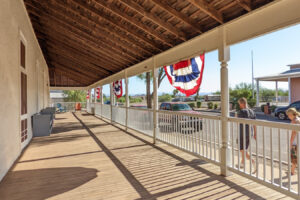 Entre Tucson y Phoenix hay un parque estatal subestimado con el palacio de justicia más antiguo de Arizona
