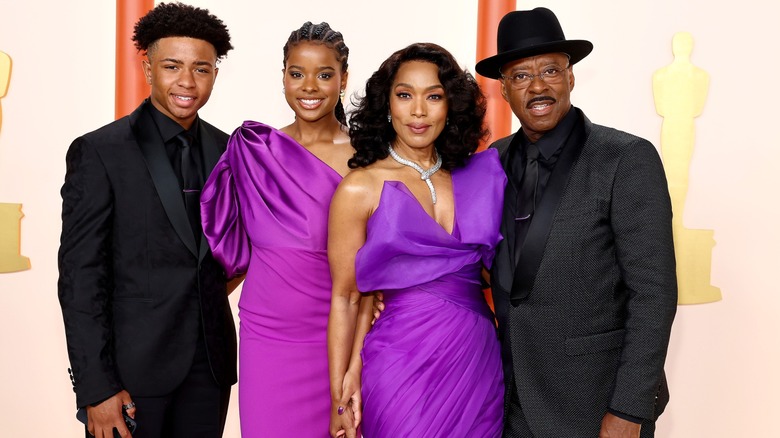 Slater Vance, Bronwyn Vance, Angela Bassett y Courtney B. Vance en la 95a edición anual de los Premios de la Academia en Hollywood en marzo de 2023