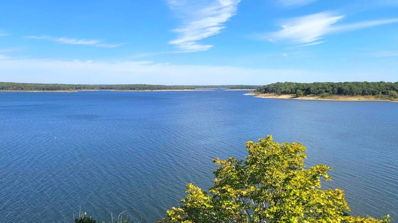 Lago Truman visto desde el mirador en el Parque Estatal Harry S. Truman, Missouri