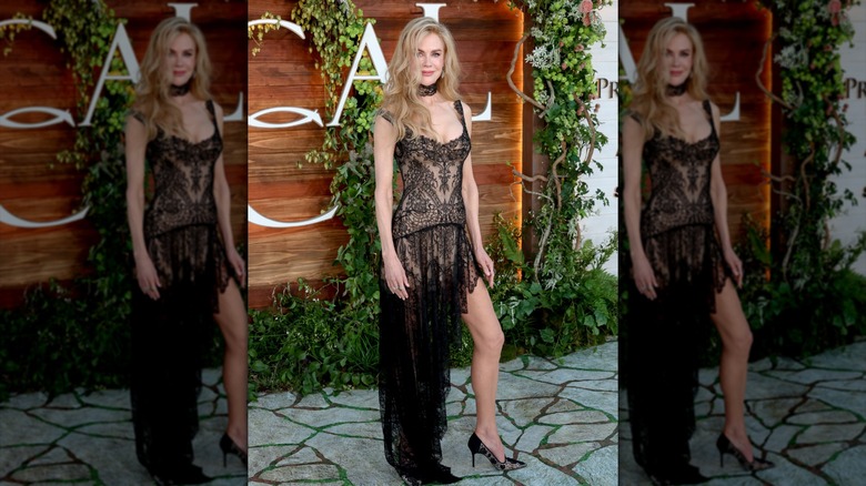 Nicole Kidman con vestido transparente de encaje y gargantilla