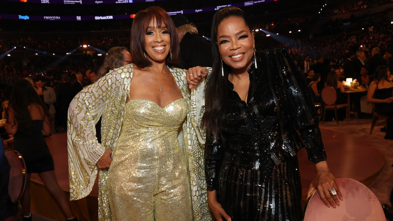 Gayle King y Oprah Winfrey en la 66ª edición de los premios Grammy