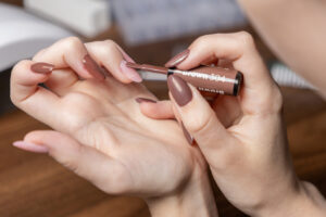 Cómo hacerte la manicura en gel perfecta en casa