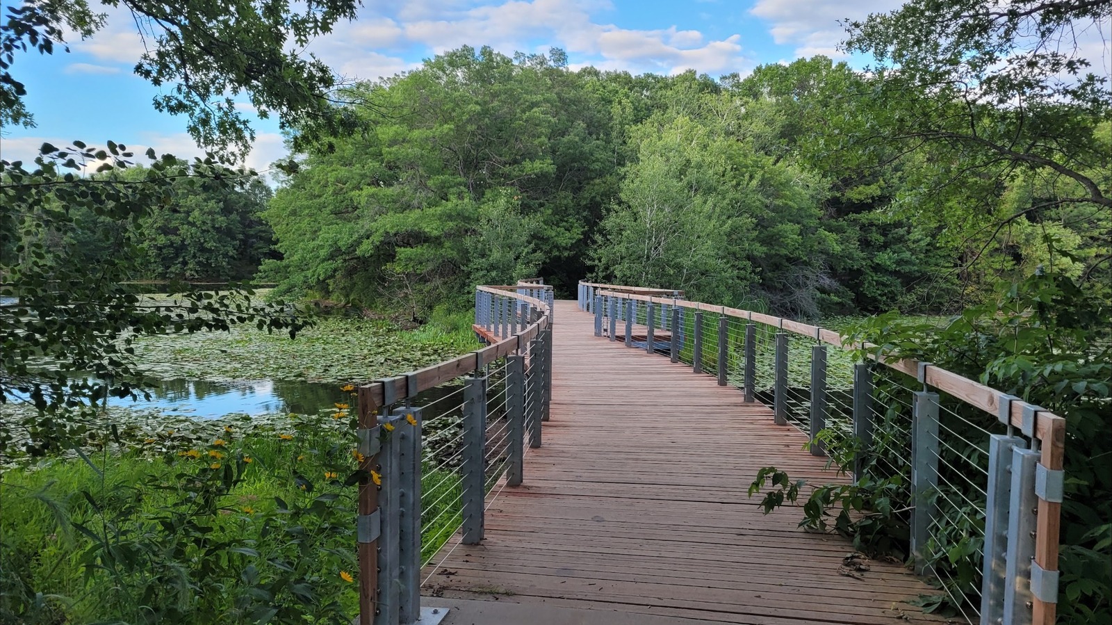 El gran parque regional de Minnesota, cerca de Minneapolis, tiene senderos, natación y campamentos
