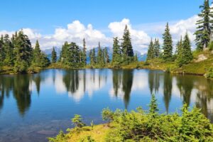 El Unsung Mountain Park de Canadá en el oeste de Columbia Británica es un paraíso para el senderismo con un sendero impresionante y lagos alpinos