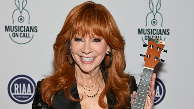 Reba McEntire asiste a Músicos de guardia: ¡La música cura en vivo! en Nashville en mayo de 2026