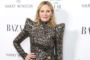 Los mejores momentos de estilo de Kim Cattrall cuando tenía 60 años