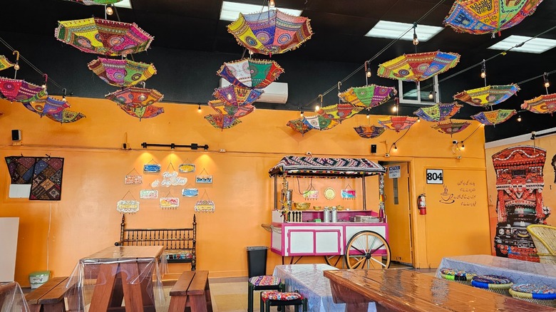 Colorido interior de Cloud Naan Urban Desi BBQ