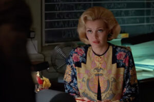 ¿Recuerdas a Donna de NYPD Blue? Gail O’Grady sigue siendo una bomba total