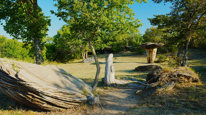 Hoodoos en el Parque Estatal Mushroom Rock Kansas