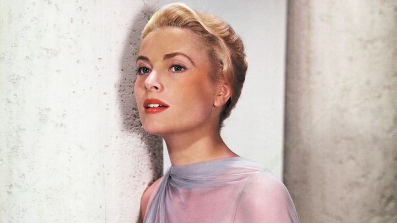 Grace Kelly con un vestido azul en 