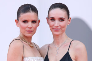 9 veces en las que las hermanas más famosas de Hollywood quedaron atónitas juntas en la alfombra roja