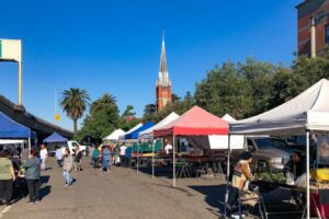 Uno de los mercados de agricultores más antiguos de California es una joya en el centro de Stockton con comidas deliciosas y un toque cultural