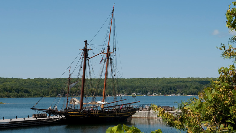 Un barco histórico en el Discovery Harbour de Penetanishene.
