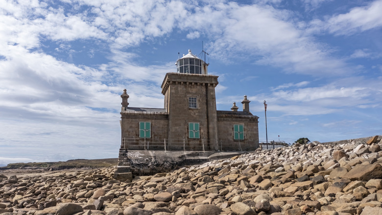 Faro de Blacksod en un día soleado