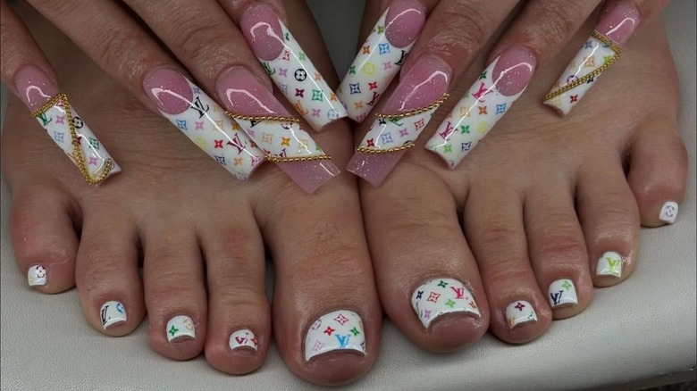 Arte de uñas Louis Vuitton