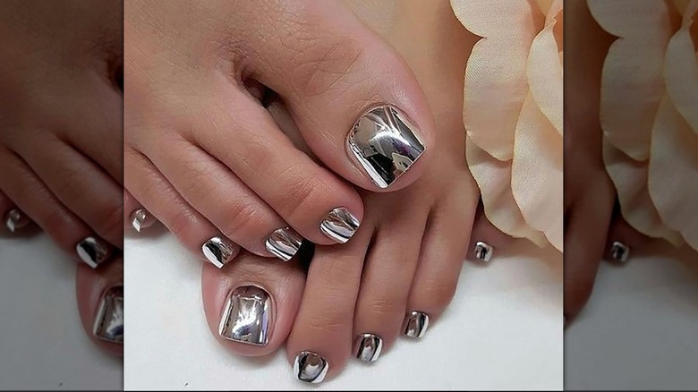 Pedicura cromada plata