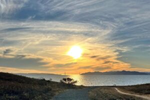 El antiguo vertedero de California en Berkeley es ahora un parque natural pintoresco con senderos frente al mar menos concurridos