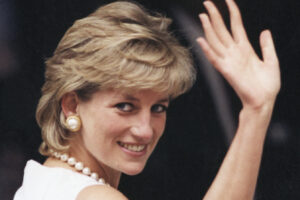 ¡Adiós guantes! La princesa Diana abandonó esta regla de la moda real por la razón más dulce