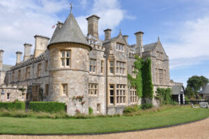 El pintoresco pueblo de Inglaterra dentro del Parque Nacional New Forest es un escape idílico con comida deliciosa y encanto histórico
