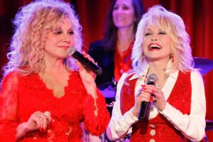 Incluso Stella, la hermana de Dolly Parton, nunca vio a la cantante sin maquillaje después de que su carrera despegó