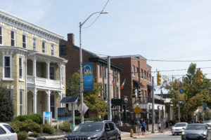 Situada en la frontera entre Delaware y Maryland, es una ciudad vibrante con parques pintorescos y vibraciones de ciudad universitaria