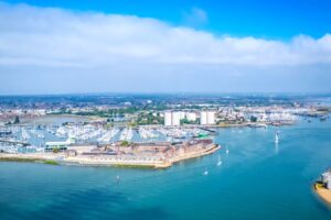 Cerca de Portsmouth hay una encantadora ciudad costera con playas, mariscos frescos y un encanto histórico.