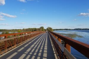 El área recreativa de Wisconsin es una joya para practicar senderismo, paseos en bote y pesca a solo unas millas del centro de Madison