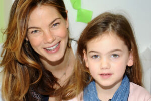 La hija de la estrella de White Lotus, Michelle Monaghan, está creciendo para parecerse a su famosa madre