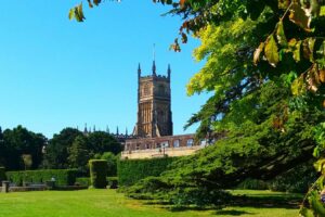 ‘La capital de los Cotswolds’ es una ciudad encantadora con un museo galardonado, tiendas y calles transitables