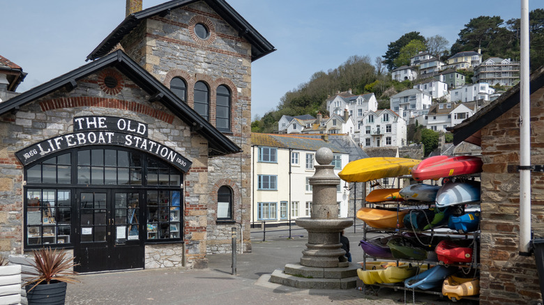 La histórica estación de botes salvavidas en la ciudad de Looe, Cornwall