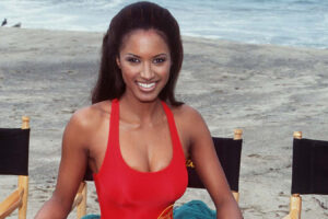 Así es como se ve la estrella original de Baywatch, Traci Bingham, en estos días