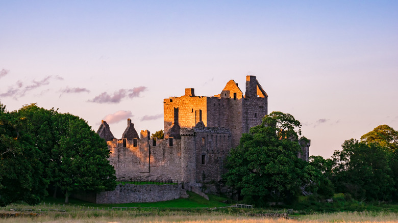 Castillo de Craigmillar en Edimburgo al atardecer