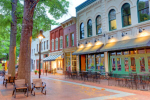 Olvídese de Florida y retírese a esta región de la costa este con ciudades vibrantes, paseos marítimos y deliciosos restaurantes