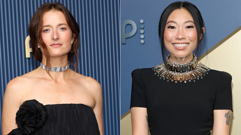 Grace Gummer y Awkwafina con gargantillas en los Emmy 2026