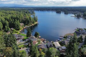 La antigua ciudad minera de carbón de Washington es una ciudad de rápido crecimiento en las afueras de Seattle con lagos y parques estatales cercanos