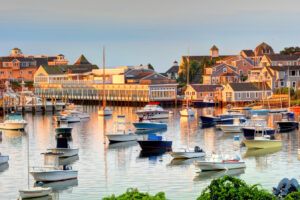 Olvídese de Boston y retírese al “lugar más feliz” de Massachusetts con faros, clima templado y senderos boscosos