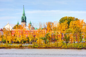 Entre Montreal y la frontera de EE. UU. se encuentra la ciudad de Quebec con una cultura, una historia y una comida deliciosas vibrantes