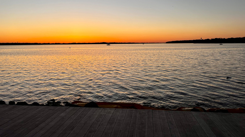 Atardecer en el lago West Okoboji en Iowa