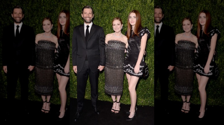 Julianne Moore y Bart Freundlich fotografiados con su hija Liv Freundlich