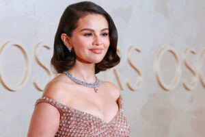 10 veces que Selena Gomez canalizó el glamour del viejo Hollywood